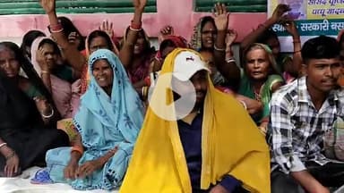 समस्तीपुर: जिले में बढ़ते अपराधों पर लगाम लगाने के लिए लोगों ने शहर के बस स्टैंड पर दिया धरना