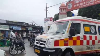 रामपुर: जिला अस्पताल के मुख्य द्वार पर ई-रिक्शा चालकों की मनमानी से लगा भीषण जाम, एंबुलेंस समेत अन्य वाहन फंसे