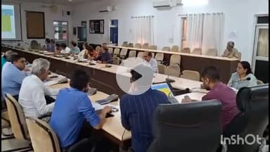 भीलवाड़ा: कलेक्ट्रेट सभागार में आयोजित हुई साप्ताहिक समीक्षा बैठक, आमजन की समस्याओं के त्वरित निस्तारण के दिए गए निर्देश