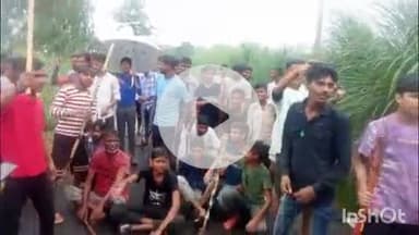 लखीमपुर: तेंदुए के कहर से कांपा मैनी पुरवा शीतलापुर, बुजुर्ग की मौत और बछड़े पर हमले के बाद ग्रामीणों ने किया प्रदर्शन