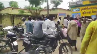 महाराजगंज: भिटौली में यूरिया के लिए घंटों से लाइन में खड़े किसान, नेटवर्क की खराबी बनी बाधा