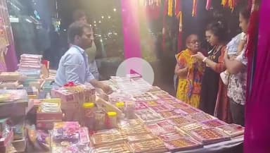 गोरखपुर: गोरखपुर में इस बार रक्षाबंधन पर्व पर भैया-भाभी फेयर राखी की बढ़ी मांग, लोग उत्सुकता के साथ कर रहे हैं खरीददारी