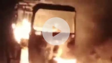 फतेहाबाद: डौकी के ग्राम मल्हेला राजपूत के पास ई-रिक्शा में लगी आग, खाक हुआ ई-रिक्शा, वीडियो हुआ वायरल