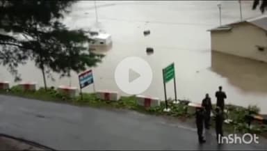 डुंडा: खीर गंगा में बाढ़ के कारण गंगा भागीरथी का प्रवाह रुकने से धराली में झील जैसी स्थिति बन गई है, हैलीपैड भी डूब गया