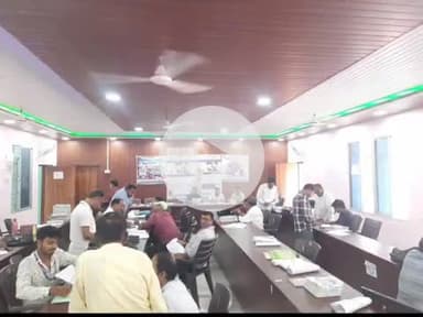 पूर्णिया पूर्व: पूर्णिया जिला अधिकारी ने मतदाता पुनरीक्षण को लेकर अधिकारियों के साथ बैठक की, दिए कई निर्देश