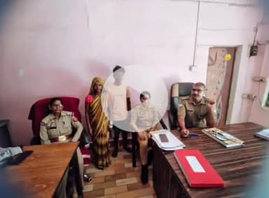 लंभुआ: पति-पत्नी के आपसी विवाद को खत्म कराकर पुलिस ने दो दंपतियों को मिलाया, लंभुआ महिला पुलिस चौकी प्रभारी ने की कार्रवाई