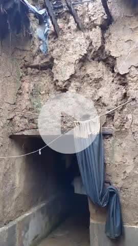 मछलीशहर: देवकली गांव में भारी बारिश से कच्चा मकान ढहा, परिवार प्रभावित