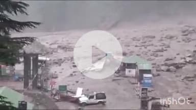 डुंडा: धराली के निकट तेल गाड में बाढ़ आने से सेना के कैंप को हुआ काफी नुकसान, कुछ जवानों के हताहत होने की आशंका