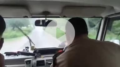 लक्सर: लक्सर के रंजीतपुर रायघाटी गांव में कोतवाली पुलिस ने अनाउंसमेंट कर लोगों को गंगा किनारे ना जाने की दी हिदायत