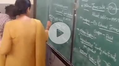 మర్రిగూడ: మర్రిగూడలోని కస్తూర్బా గాంధీ పాఠశాలను ఆకస్మికంగా తనిఖీ చేసి, విద్యార్థులకు పాఠాలు బోధించిన జిల్లా కలెక్టర్ ఇలా త్రిపాఠి