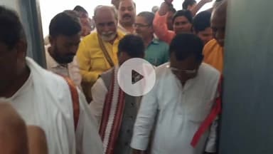 टनकुप्पा: प्रखंड मुख्यालय में प्रखंड विकास पदाधिकारी और जिला अध्यक्ष ने फीता काटकर बीस सूत्री कार्यालय का उद्घाटन किया