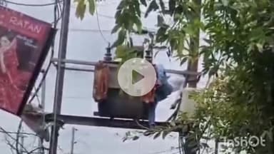 समस्तीपुर: शहर के ताजपुर रोड पर करंट लगने से बिजली मिस्त्री झुलसा, हालत गंभीर