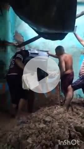 जानसठ: भोपा के गांव किशनपुर में बारिश के कारण एक व्यक्ति के घर की छत गिरी, मलबे में दबकर कीमती सामान हुआ क्षतिग्रस्त