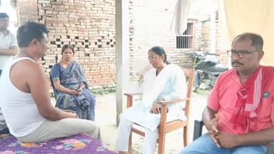 पूसा: विधान परिषद सदस्य शशि यादव मोरसंड गांव में मृत आशा कार्यकर्ता के परिजनों से मिलने पहुंचीं