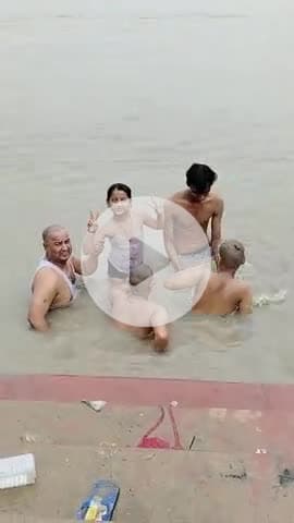 #farukhabad fatak
bache nya rah h mje me 
ganga asnann