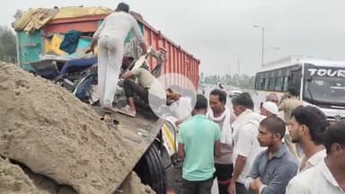 धनौरा: गजरौला हाईवे पर तेज रफ्तार कंटेनर दूसरे कंटेनर से टकराया, एक चालक की मौके पर हुई मौत