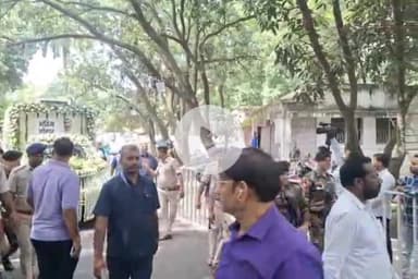 ओरमांझी: मोरहाबादी स्थित आवास से शिबू सोरेन का पार्थिव शरीर झारखंड विधानसभा के लिए रवाना, जनप्रतिनिधि देंगे श्रद्धांजलि