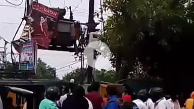 समस्तीपुर: काशीपुर ताजपुर रोड मछलीहाट के पास बिजली ठीक करते समय बिजली मिस्त्री को लगा करंट, चाय दुकानदार ने पहुंचाया अस्पताल