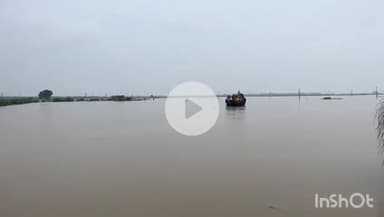बक्सर: बक्सर में बाढ़ से जनजीवन अस्त-व्यस्त, 22 गांवों में कहर; 29 नावों के जरिए ख़ेवी जा रही लोगों की दैनिक दिनचर्या