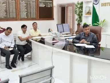 बेगूसराय: विकास आयुक्त की अध्यक्षता में CM के प्रस्तावित संवाद को लेकर VC के माध्यम से हुई बैठक, कार्यालय कक्ष से जुड़े डीएम