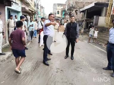 बेगूसराय: नगर निगम के वार्ड-42 खातोपुर से विष्णुपुर जाने वाली सड़क का डीएम ने किया निरीक्षण, दिए निर्देश