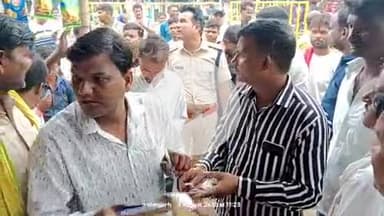 इंदरगढ़: नगर के मेन बाजार में जाम से निपटने के लिए नगर परिषद और प्रशासन ने हटाया अतिक्रमण, जुर्माना लगाया व 11 चालान काटे