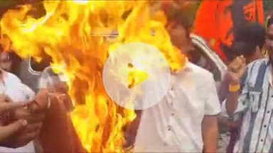 लाडपुरा: मीणा समाज के संगठनों ने अभद्र भाषा के उपयोग पर समता आंदोलन समिति के खिलाफ कलेक्ट्रेट पर किया प्रदर्शन, जलाया पुतला