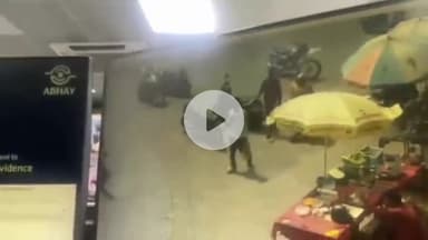 लाडपुरा: कोटा में नकली नोट दिखाकर महिला से सोने के टॉप्स ठग ले गए बदमाश, सीसीटीवी में कैद हुई वारदात, वीडियो सोशल मीडिया पर वायरल