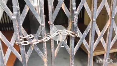 भीलवाड़ा: छात्राओं ने विश्वविद्यालय प्रशासन के खिलाफ खोला मोर्चा, कॉलेज गेट के ताले जड़कर किया प्रदर्शन