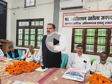 उतरौला: पूर्व अध्यक्ष बार काउंसिल उत्तर प्रदेश प्रशांत सिंह अटल के उतरौला पहुंचने पर अधिवक्ताओं ने किया जोरदार स्वागत