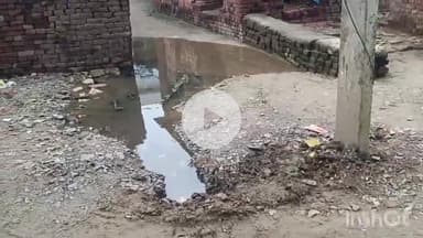 नगर नौसा: खडसरियां गांव में नाली बंद करने के विरोध में ग्रामीणों ने एसडीओ संजय कुमार का किया घेराव