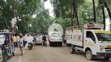 धनौरा: गजरौला के कुमराला में लगने वाले पशु बाजार के कारण लगा जाम, फैंसी 108 एम्बुलेंस