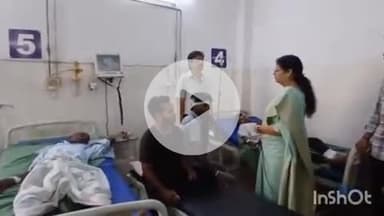 कासगंज: सोरों क्षेत्र में घायल कावडियों से राज्य महिला आयोग की सदस्य ने जिला अस्पताल में की मुलाकात