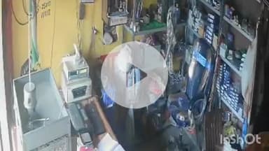 कासगंज: सोरों कोतवाली क्षेत्र में बिल्डिंग मटेरियल की दुकान से हुई गुल्लक चोरी, सीसीटीवी फुटेज आया सामने