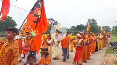 लोहरदगा: किस्को थाना क्षेत्र में सावन की द्वादशी पर निकली भव्य कलश यात्रा, श्रद्धालुओं ने किया भगवान शिव का जलाभिषेक