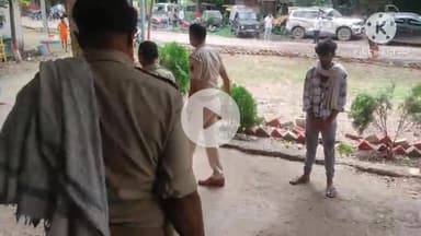 थरथरी: माधोपुर गढ़ के पास एक युवक से 39 बोतल विदेशी शराब बरामद, न्यायालय में पेश किया गया