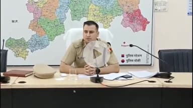 झालरापाटन: SP अमित कुमार ने मिनी सचिवालय में पुलिस अधिकारियों की क्राइम मीटिंग ली, कानून व्यवस्था बनाए रखने के दिए निर्देश