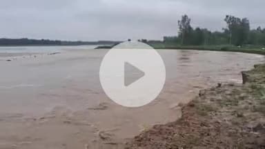 भगवानपुर: चोली शहाबुद्दीनपुर और खुब्बनपुर के किसानों की फसल तेज बहाव में बही, विधायक और अधिकारियों ने लिया जायजा