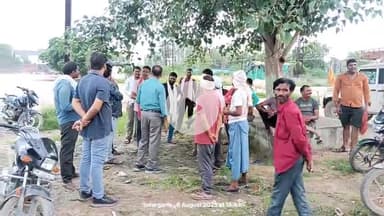 इंदरगढ़: कृषि उपज मंडी में घटतोल से परेशान व्यापारियों का हंगामा, मंडी इंस्पेक्टर बोले- आवेदन नहीं आया