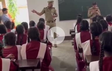 गोरखपुर: थाना तिवारीपुर की साइबर सेल टीम ने महाराणा प्रताप इंटर कॉलेज जाफरा बाजार में चलाया जागरुकता अभियान