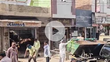 हनुमानगढ़: टाउन के वाल्मीकि चौक के पास नगर परिषद की टीम ने बिना निर्माण स्वीकृति के दुकान का निर्माण करने पर सामान किया जब्त