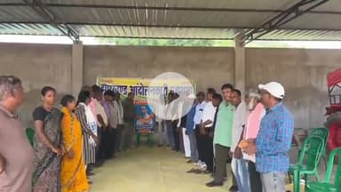 लोहरदगा: ब्लॉक मोड़ स्थित झारखंड आंदोलनकारी महासभा ने दिशोम गुरु शिबू सोरेन को श्रद्धांजलि दी, उनके योगदान को अमूल्य बताया