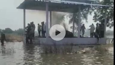 मथुरा: श्मशान घाट जलभराव में तालाब बना, अर्थी निकली, वीडियो हुआ वायरल