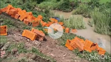 त्योंथर: NH-30 खटिया में बारिश से फलों से लदा ट्रक पलटा, चालक घायल, इलाज जारी