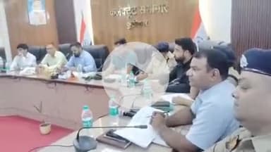 पडरौना: कुशीनगर: रक्षाबंधन, जन्माष्टमी व चेहल्लुम को लेकर पीस कमेटी की बैठक, DM और SP ने त्योहार शांति से मनाने की अपील की