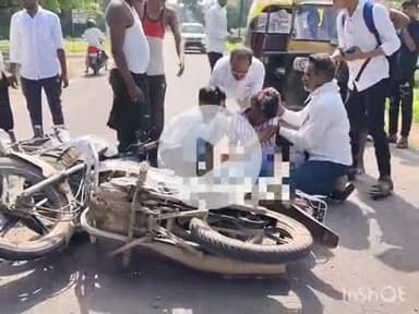 बल्देवगढ़: बल्देवगढ़ भदभदा के पास दो बाइकों की टक्कर, दो युवक गंभीर घायल