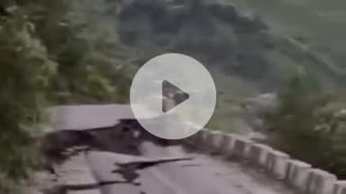 भटवाड़ी: धराली जा रही रेस्क्यू टीमें आधे रास्ते में फंसी, भटवाडी के पास गंगोत्री हाईवे का 150 मीटर हिस्सा धंसा