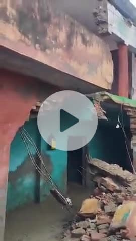 लक्सर: लक्सर में भारी बारिश के चलते रूहल गांव में दो मंजिला मकान बारबरा कर गिरा, परिवार दबाने से बाल-बाल बचा