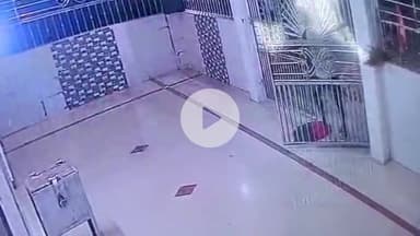 रातू: रातू थाना क्षेत्र के महादेव टंगरा धाम मंदिर में चोरी, घटना सीसीटीवी में कैद!