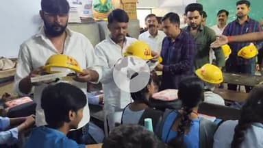 लाडपुरा: कांग्रेस कार्यकर्ताओं ने श्रीनाथपुरम सरकारी स्कूल पर जर्जर भवनों की स्थिति को लेकर किया प्रदर्शन, दिए हेलमेट